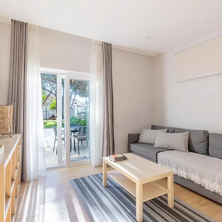 Silver Seahorse Garden Retreat Ii